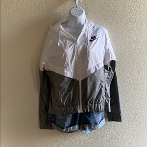 Nike Windbreaker | Medium